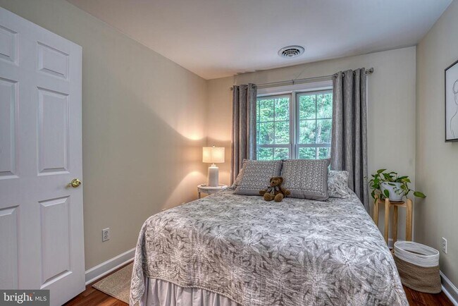 Building Photo - 28463 Pinehurst Cir