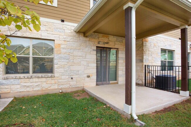 Building Photo - 516 E Slaughter Ln