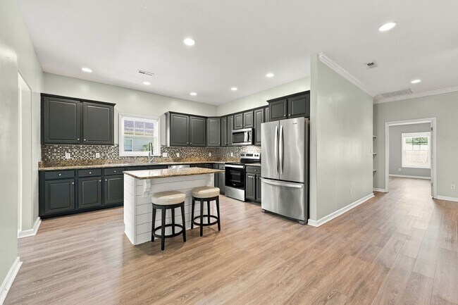 Building Photo - 257 Silver Creek Loop