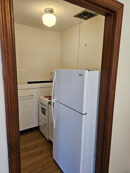 Building Photo - 254 Senator Pl