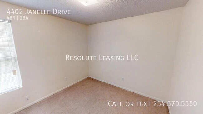 Building Photo - 4402 Janelle Dr