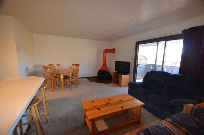 Building Photo - Dillon Valley East Condo! Great Natural Light!