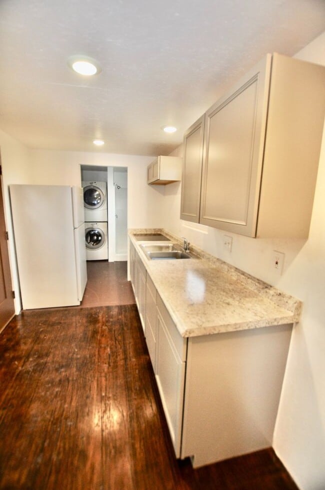 Building Photo - FOR LEASE! 1 BR - 1 BA - 325 sf - Container Home. All Utilities (Electricity, Water, Sewer & Garb...