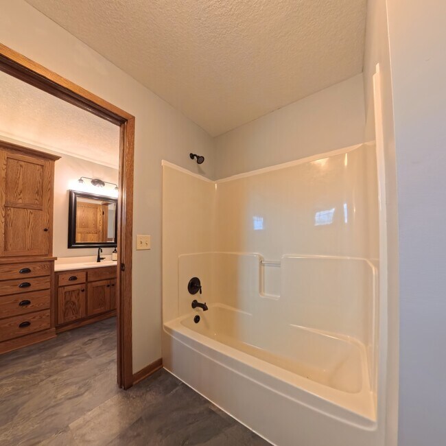 Building Photo - 11956 Castle Rock Ct N
