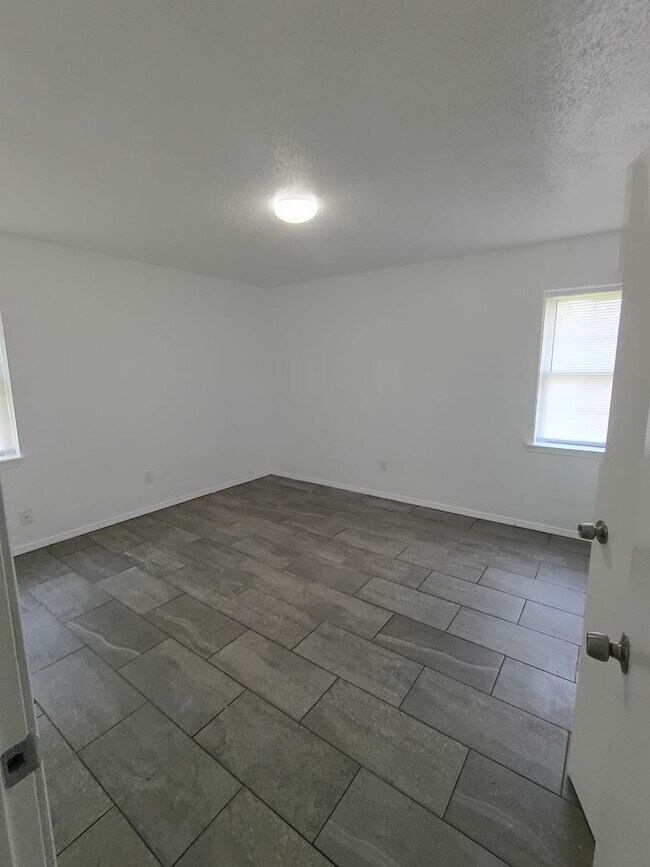 Building Photo - 3 Bedroom, 1.5 Bath Apartment for Rent – Waldron, AR