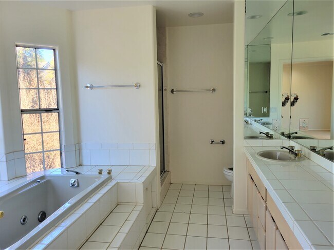 Master Bath - 19250 W Oxnard St