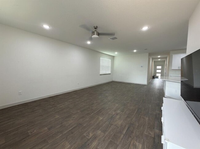 Building Photo - 3001 Egan Dr