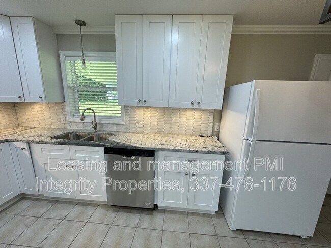 Building Photo - 305 Alice Dr