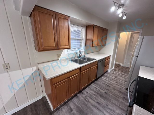 Building Photo - Charming 3-Bedroom Retreat in Milwaukie – Your Perfect 1294 Sq. Ft. Home Awaits!