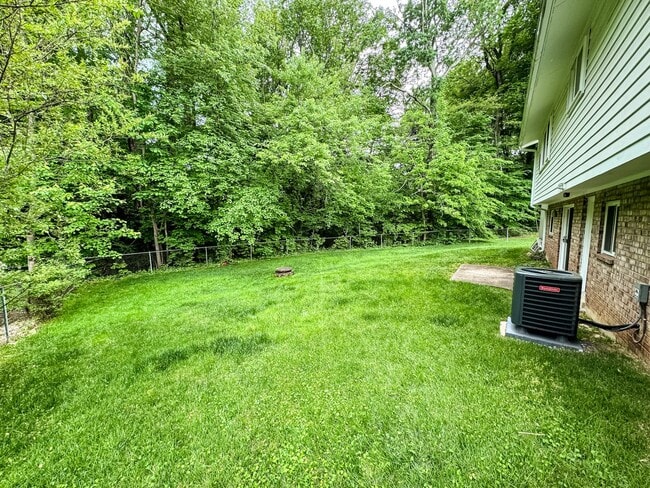 Building Photo - Sought-After 4 Bed 3 Bath L-Shaped Rambler...