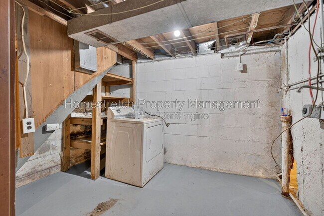 Building Photo - 452 Bluff Dr