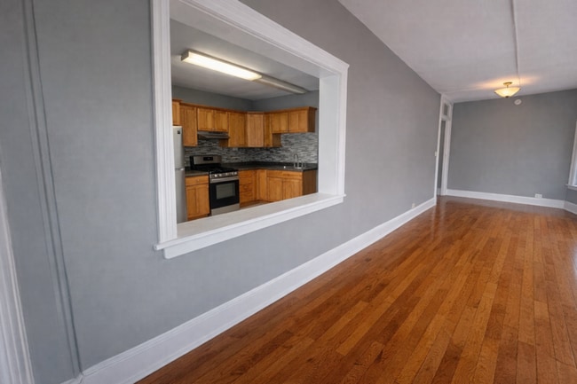 Building Photo - 2 Raymond Ave