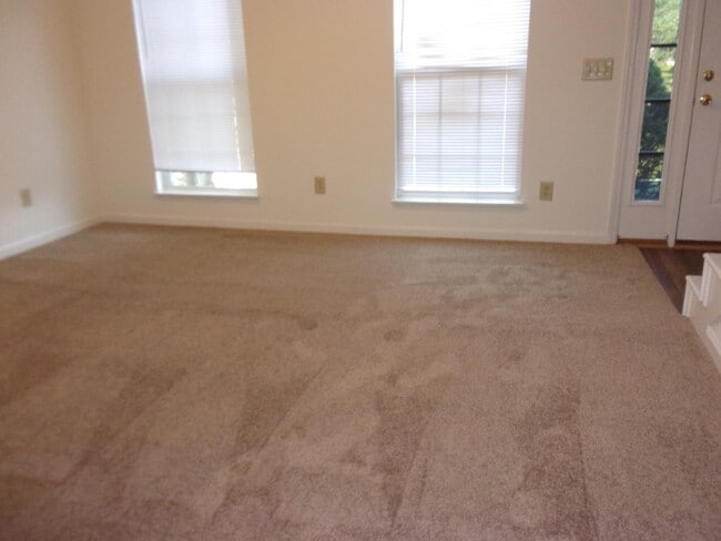 Building Photo - 235 Hidden Acres