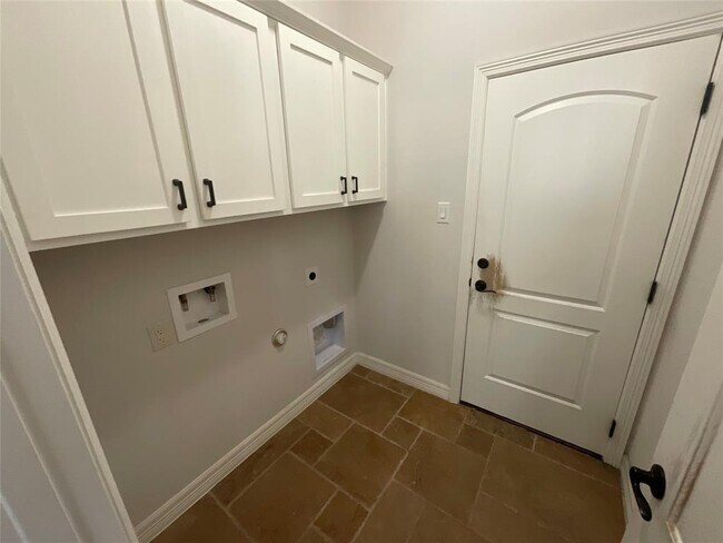 Building Photo - 313 Bedford Dr