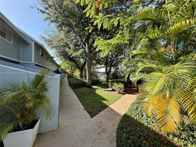 Building Photo - 798 Crandon Blvd