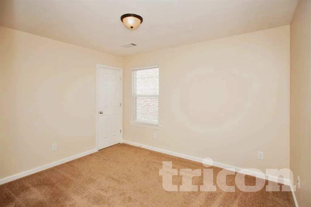 Building Photo - 1716 Hartford Ln