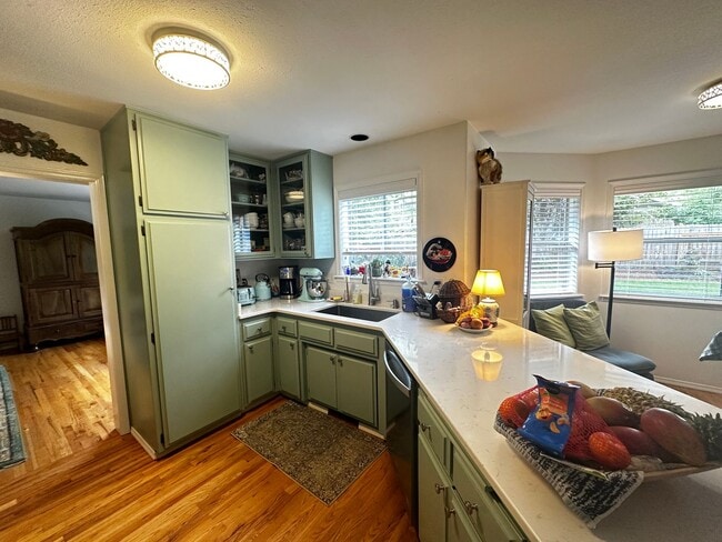 Building Photo - 4 bedroom 2 1/2 bath in historic Jacksonville
