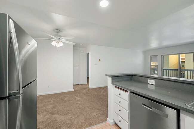 Building Photo - Mission Valley 1 BR/1 BA Condominium at Ra...
