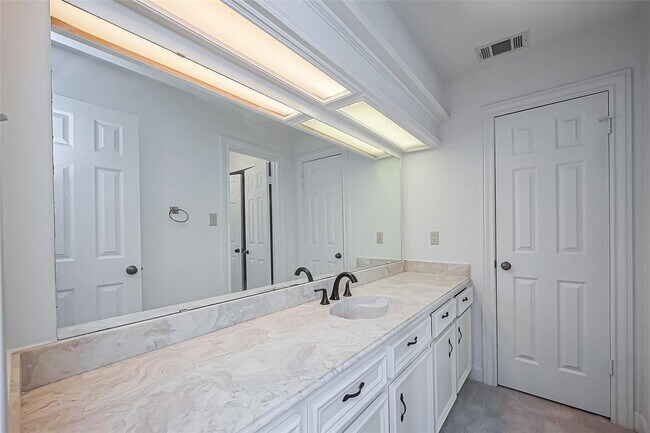 Building Photo - 18307 Champion Forest Dr