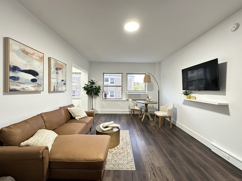 Building Photo - 1555 W Hollywood Ave