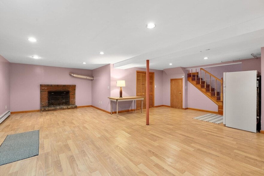 Building Photo - 10 Cedar Ridge Dr