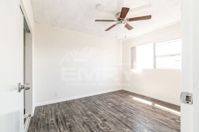 Building Photo - 2 bed 1 bath unit in Inglewood 90302
