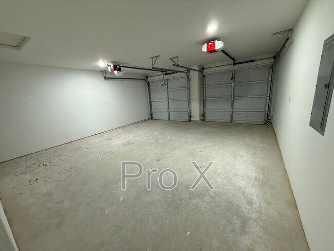 Building Photo - 113 W Lewis St