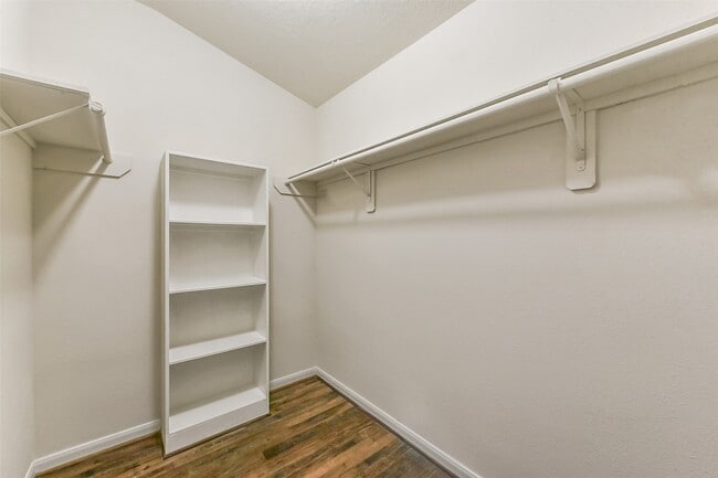 Building Photo - 3863 Silver Hawk Dr