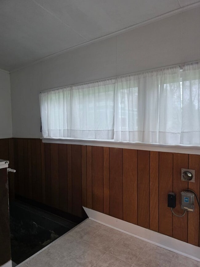 Building Photo - Large yard and quiet location in Findlay
