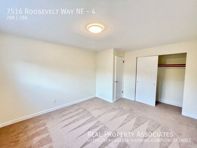 Building Photo - 7516 Roosevelt Way NE