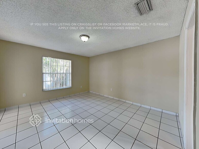 Building Photo - 4711 SW 142nd Ct