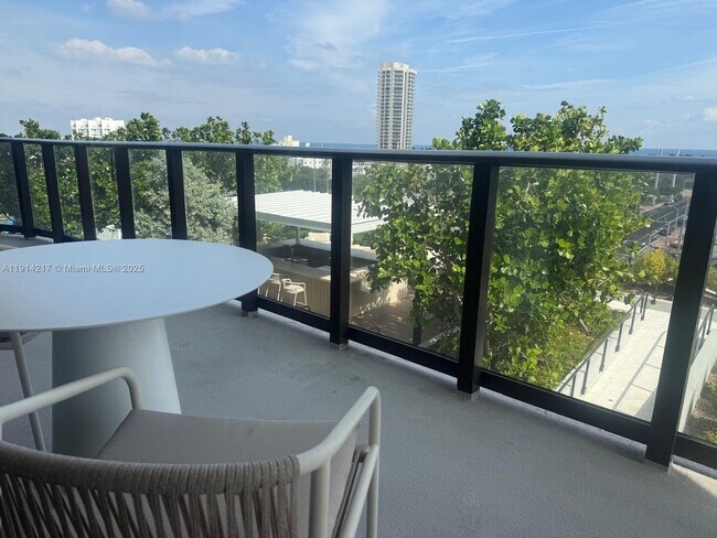 Building Photo - 580 72nd St