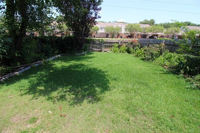 Building Photo - 2117 Whittier Dr