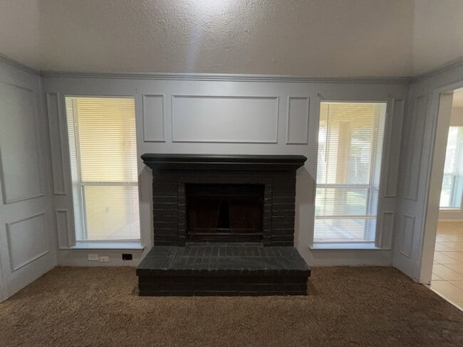 Building Photo - 818 Summit Dr