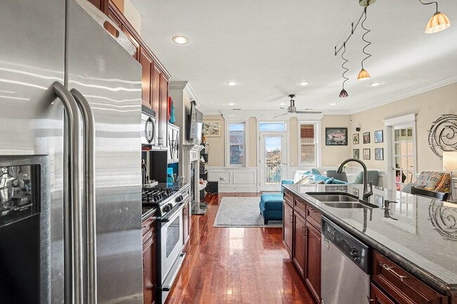 Building Photo - 2222 W Belmont Ave