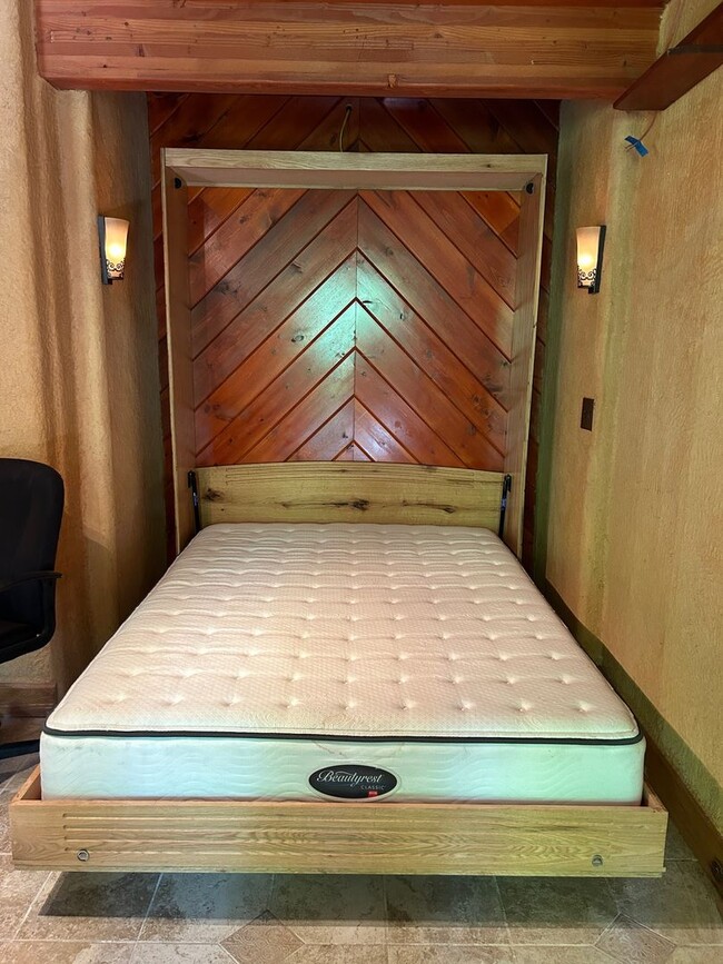 Building Photo - East AVL - Beautiful Zen Garden Apt with Sauna!