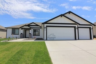 Building Photo - 3 Bed/2 Bath + an Office Pasco Home