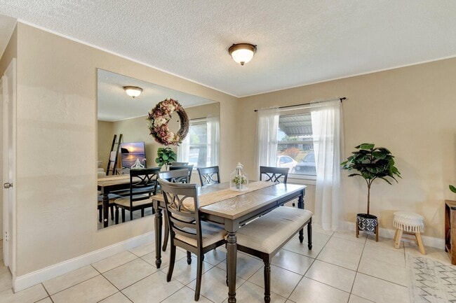 Building Photo - 2305 Lowson Blvd