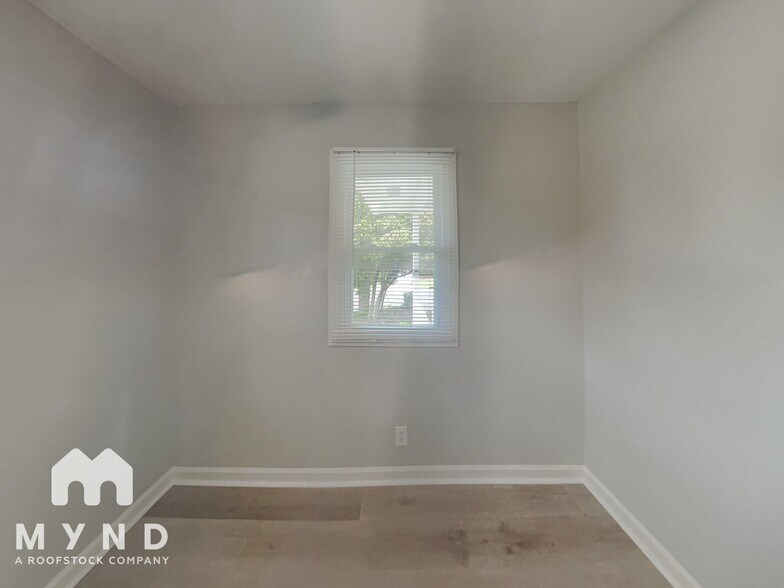 Building Photo - 900 Chalmers St