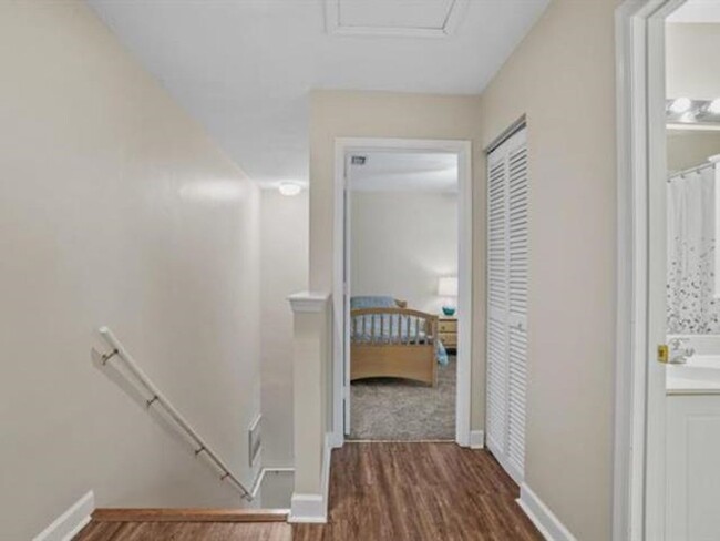 Building Photo - Three Bedroom Townhome in Southwood