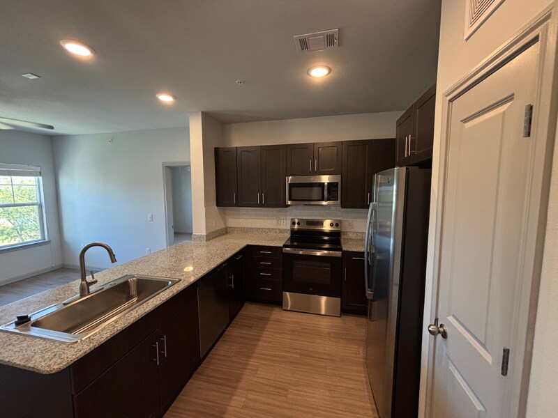 Building Photo - 950 FM2001