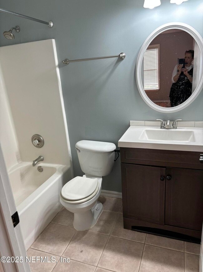Building Photo - 916 Hyannis Port Dr