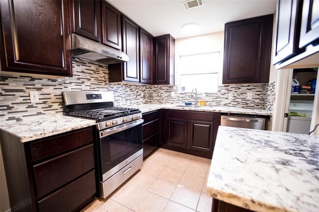 Building Photo - 6403 Garden Canyon Dr
