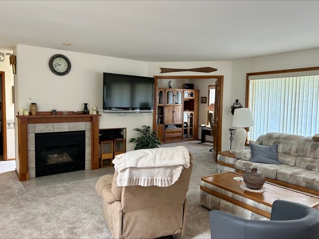 Building Photo - 4739 S Golf Course Dr