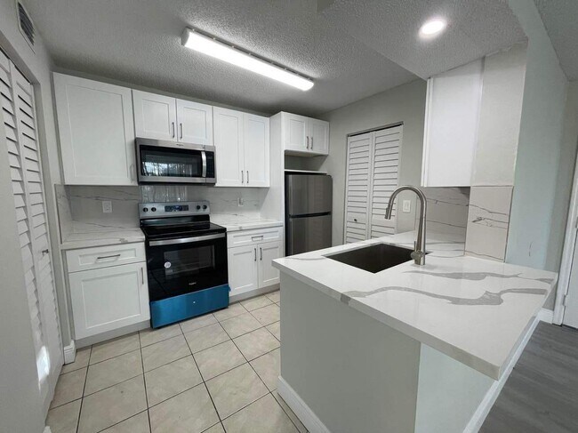 Primary Photo - 4055 W McNab Rd