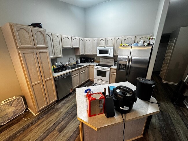 Building Photo - 6376 Fairweather Dr