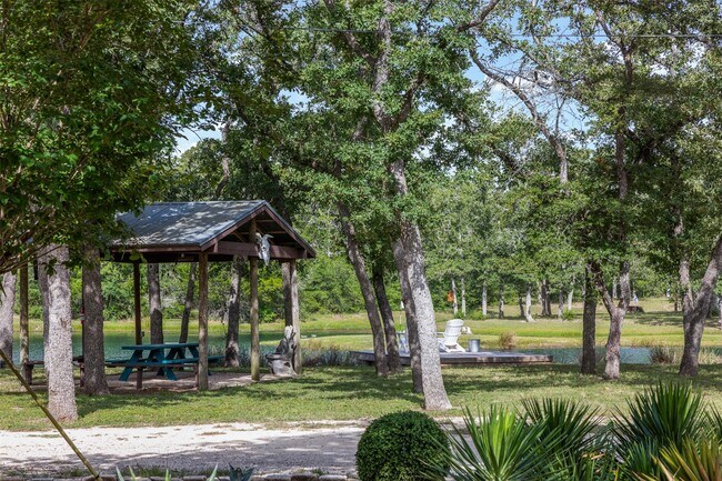 Building Photo - 6811 Mockingbird Rd