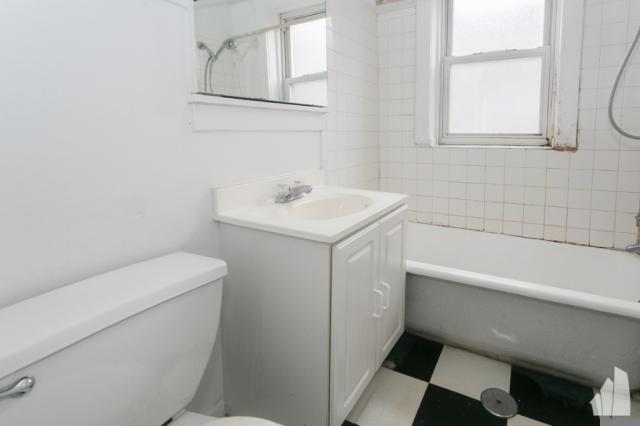 Building Photo - 1 bedroom in Chicago IL 60640