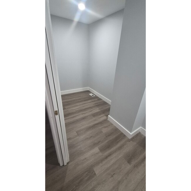 Building Photo - 647 S Pulaski St