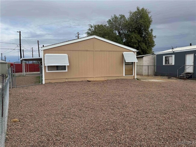Building Photo - 615 Mead Ln